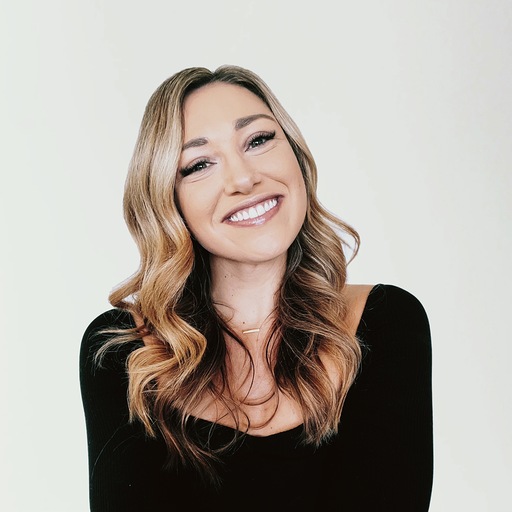 Elle-Headshot